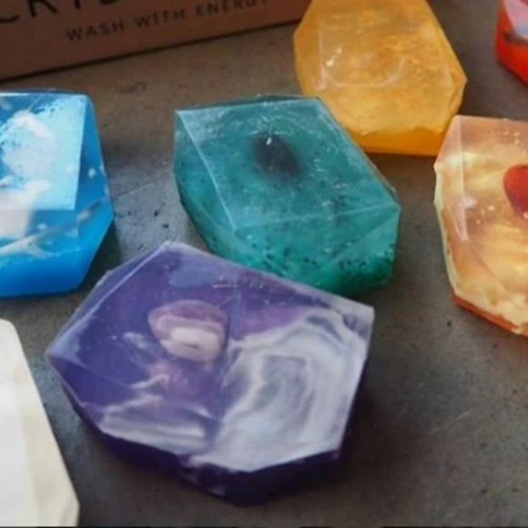 ESSENTIAL CHAKRA KIT (Crystal Soap Collection) - Picture 6 of 7